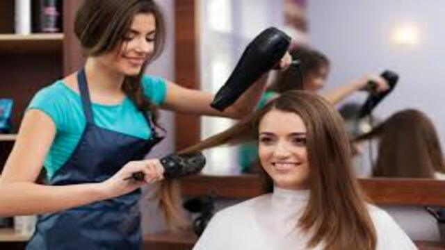 Mengurai Rambut, Mengembalikan Percaya Diri di D&E Salon Cilacap